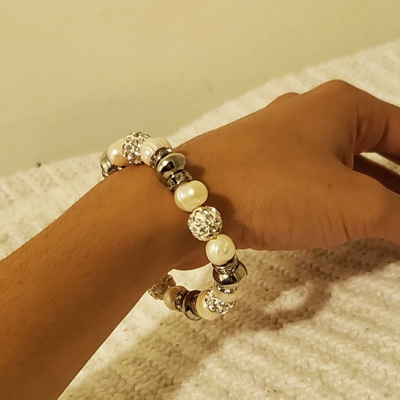 White and Silver Bracelet - Picture 4 of 4